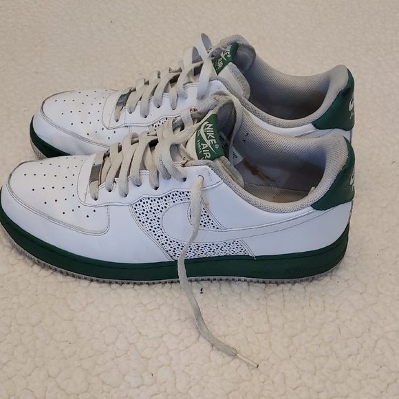 Nike Air Force 1 White with Green Highlights - Picture 2 of 4